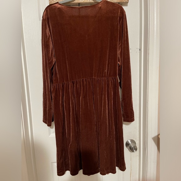 Brown Velvet long sleeve dress - Picture 3 of 4